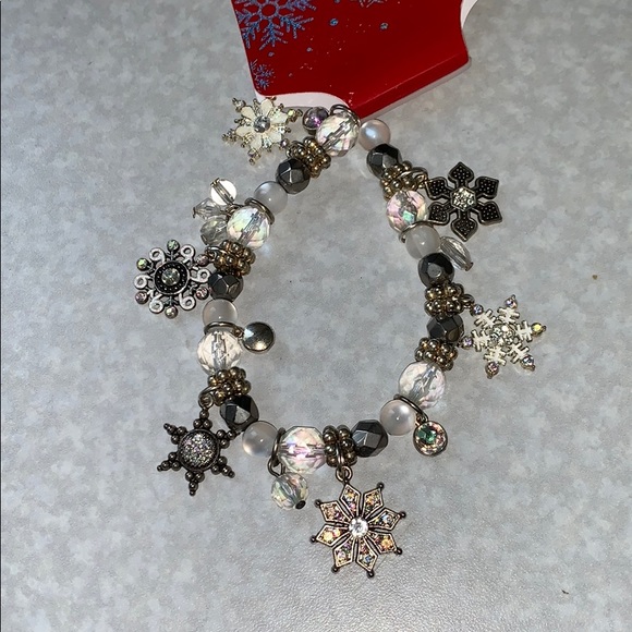 NWT Snow Flake Bracelet - Picture 2 of 8